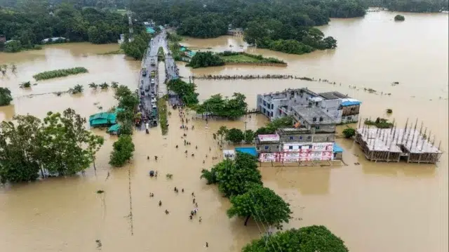 ক্ষতিগ্রস্ত ১২ লাখের বেশি মানুষ পানিবন্দি ৫২ হাজার পরিবার 1 4c106a7e63a94350bdde4c50c81b6c1e 6a595151dd2d0