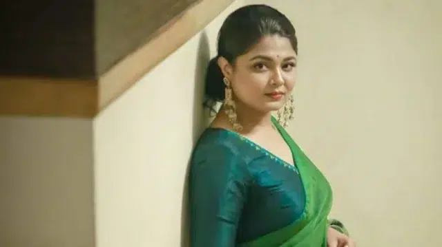 বিয়ে ও অন্তঃসত্তা হওয়ার খবর একসঙ্গে দিলেন মৌসুমী 1 d431deed4d870858cf4aa1f6154367a5 6a48e129bf2b6