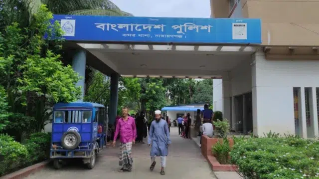 নারায়ণগঞ্জে এক ঘণ্টায় ৪ ছিনতাই, আতঙ্কে এলাকাবাসী 1 5cf199aeaf0b6ce022e2b1a1e4ce1122 6a3e6b617e1ee