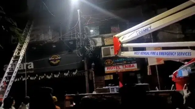 কলকাতায় হোটেলে ভয়াবহ অগ্নিকাণ্ড, শিশুসহ ৯ বাংলাদেশির মৃত্যু 1 66de197a3134cd9db2f7b76c3fd3e773 6a851ddecd9b6