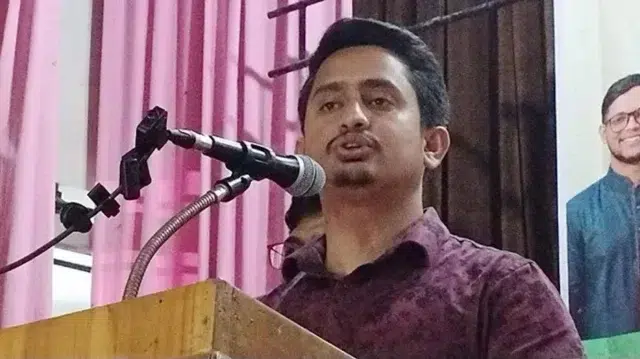 বান্দরবানে দুর্নীতিগ্রস্ত কর্মকর্তাদের বদলির নীতি থেকে বেরিয়ে আসতে হবে: সারজিস আলম 1 6c13b6fb85ac17ed145c8c43bdd72422 6a8b41c5170e0