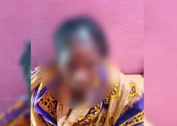 গৃহবধূর দাঁত ভেঙে, চুল কেটে, যৌনাঙ্গে মরিচের গুঁড়া ছিটিয়ে পাশবিক নির্যাতনের অভিযোগ 2 7f37513454ceffe43d0f547f9de92d66 6a7e834d59ff5