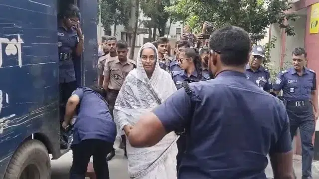 স্বামীর শেষ বিদায় শেষে আবারো কারাগারে দীপু মনি 1 88bb68b21bf9b7d71e4e311f5996fd62 6a870c15acfea