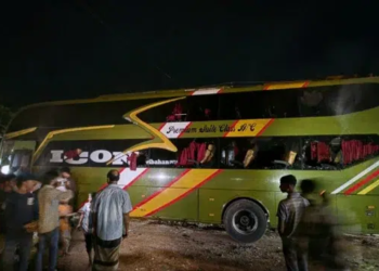 কক্সবাজার থেকে ঢাকাগামী আইকন পরিবহনের একটি এসি বাসে আগুন লাগার ঘটনা ঘটেছে। 4 b630adf6871aeb6a1f7a4c8453bec130 6a890da261fda