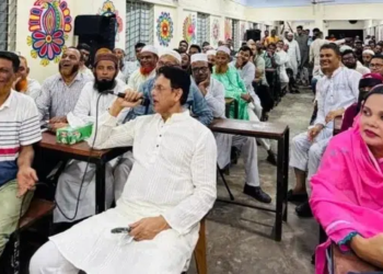 মঞ্চ ছেড়ে নেতাকর্মীদের সারিতে বসে কথা শুনলেন শিক্ষামন্ত্রী 7 e32e6a5b9cee8524cc38bf4f18e370cb 6a75f748cf034