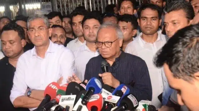 সাম্প্রতিক অগ্নিসংযোগ ও বোমা হামলা গভীর ষড়যন্ত্রের অংশ: রুহুল কবির রিজভী 1 6b047f62b3517c8275b8a76449fd936a 6ab55cc54b302