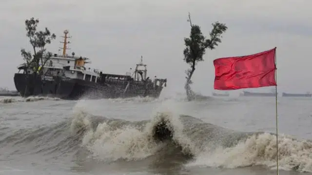 লঘুচাপের প্রভাবে উপকূলীয় এলাকায় ঝড়ের আশঙ্কা, ৩ নম্বর নম্বর সংকেত 1 c15972f390fa2a2c28a161220877289b 6a840a32d8ec1