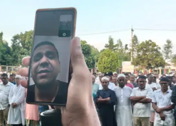 দাদির জানাজায় ভিডিও কলে বক্তব্য দিলেন কার্যক্রম নিষিদ্ধ আওয়ামী লীগের সাবেক এমপি অনুপম 2 f2c226b8dc4c5c4b54ea7a014427d63e 6ab7f6c245083