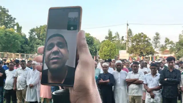 দাদির জানাজায় ভিডিও কলে বক্তব্য দিলেন কার্যক্রম নিষিদ্ধ আওয়ামী লীগের সাবেক এমপি অনুপম 1 f2c226b8dc4c5c4b54ea7a014427d63e 6ab7f6c245083
