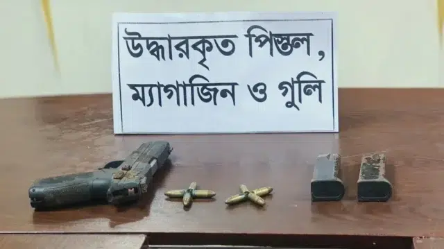 চট্টগ্রাম কমার্স কলেজের পরিত্যক্ত ভবনে মিলল থানা থেকে লুট হওয়া অস্ত্র 1 729c60eaa3a6dbe224e2de8d4a4049d0 6ad4b5a362b25