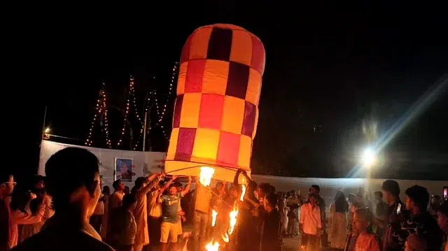 প্রবারণা পূর্ণিমায় ফানুসে রঙিন রামুর আকাশ 1 a725bd3fda00be2eca151f084ec17fb2 6adec1fa4f484