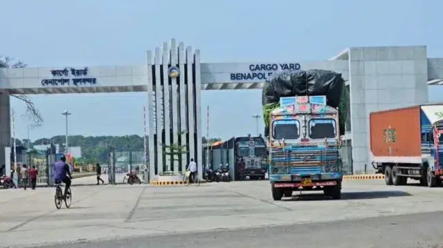 বেনাপোল স্থলবন্দরে ৮ দিন আমদানি-রপ্তানি বন্ধ 1 eb189e16d26ab0b18ff7b9441cd73b1c 6ad0f53581d60